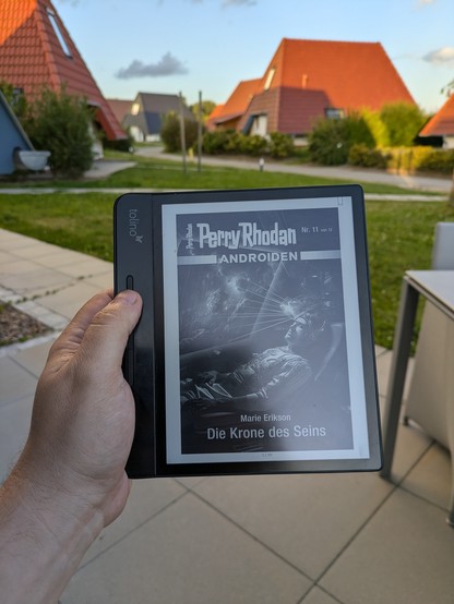 Ebookreader mit dem Roman Die Krone des Seins von Marie Erikson