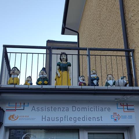 Schneewittchen und Zwerge auf dem Dach